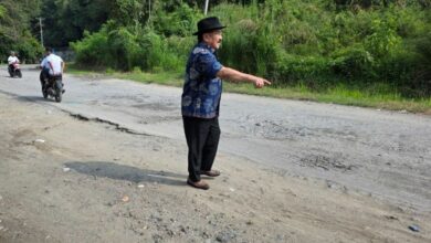 Photo of Tinjau Kerusakan Jalan di Tanah Datar, M. Shadiq Desak Percepa Perbaiki Infrastruktur Pasca-Lebaran