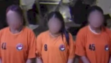 Photo of Demi Upah Rp 22 Juta, Tiga Emak-Emak Kepergok Bawa 9 Kg Sabu dan 800 Vape Narkotika