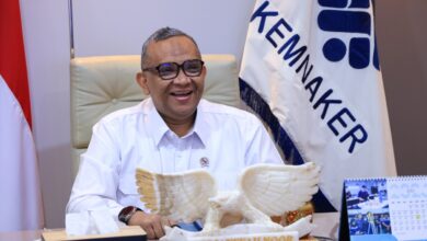 Photo of Wamenaker Sebut Industri Tak Lagi Bertanya Ijazah, Tapi Kompetensi