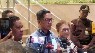 Photo of Kematian Sutrimo Masih Diselimuti Misteri, Ini Respons Kuasa Hukum Febrie Adriansyah
