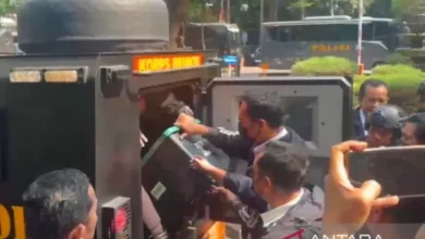 Photo of Polisi Sita Emas Batangan Hasil Penggeledahan di Bogor Terkait Pencucian Uang