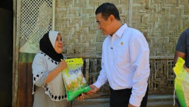 Photo of Mentan Amran Batalkan Rapat Penting di Jakarta Demi Entaskan Kemiskinan di Alor