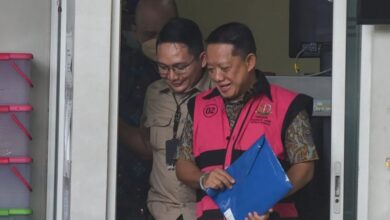 Photo of Febrie Adriansyah Dipanggil Kejagung, Misteri 74 Kg Emas dan Uang Ratusan Miliar Terkuak